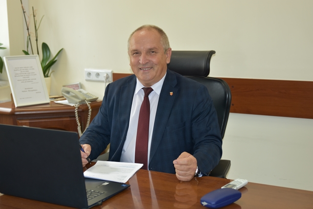 Burmistrz Miasta i Gminy Książ Wielki - Marek płonczyński