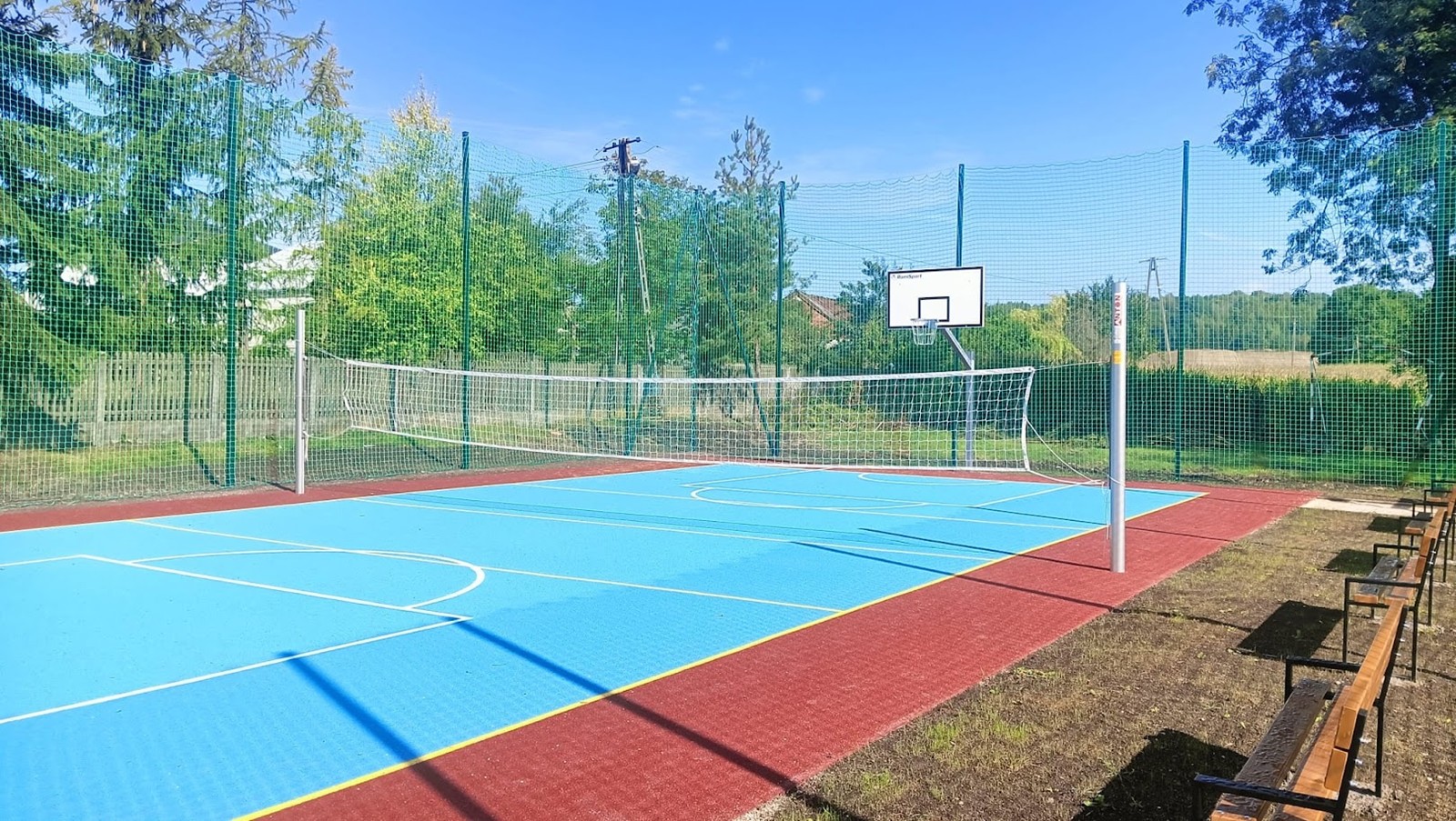 Nowe boisko w Książu Małym gotowe – inwestycja odebrana!