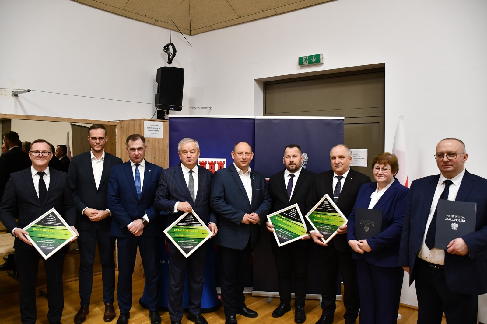 Podpisanie umowy na remont drogi gminnej nr 140212K w miejscowościach Książ Wielki i Częstoszowice