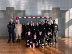 Pierwsze Halowe Młodzieżowe Zawody Sportowo-Pożarnicze Młodzieżowych Drużyn Pożarniczych w Książu Wielkim